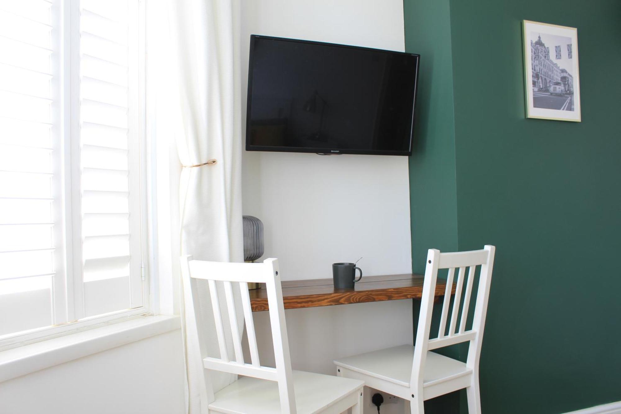 Stylish Ensuite 15 Mins To