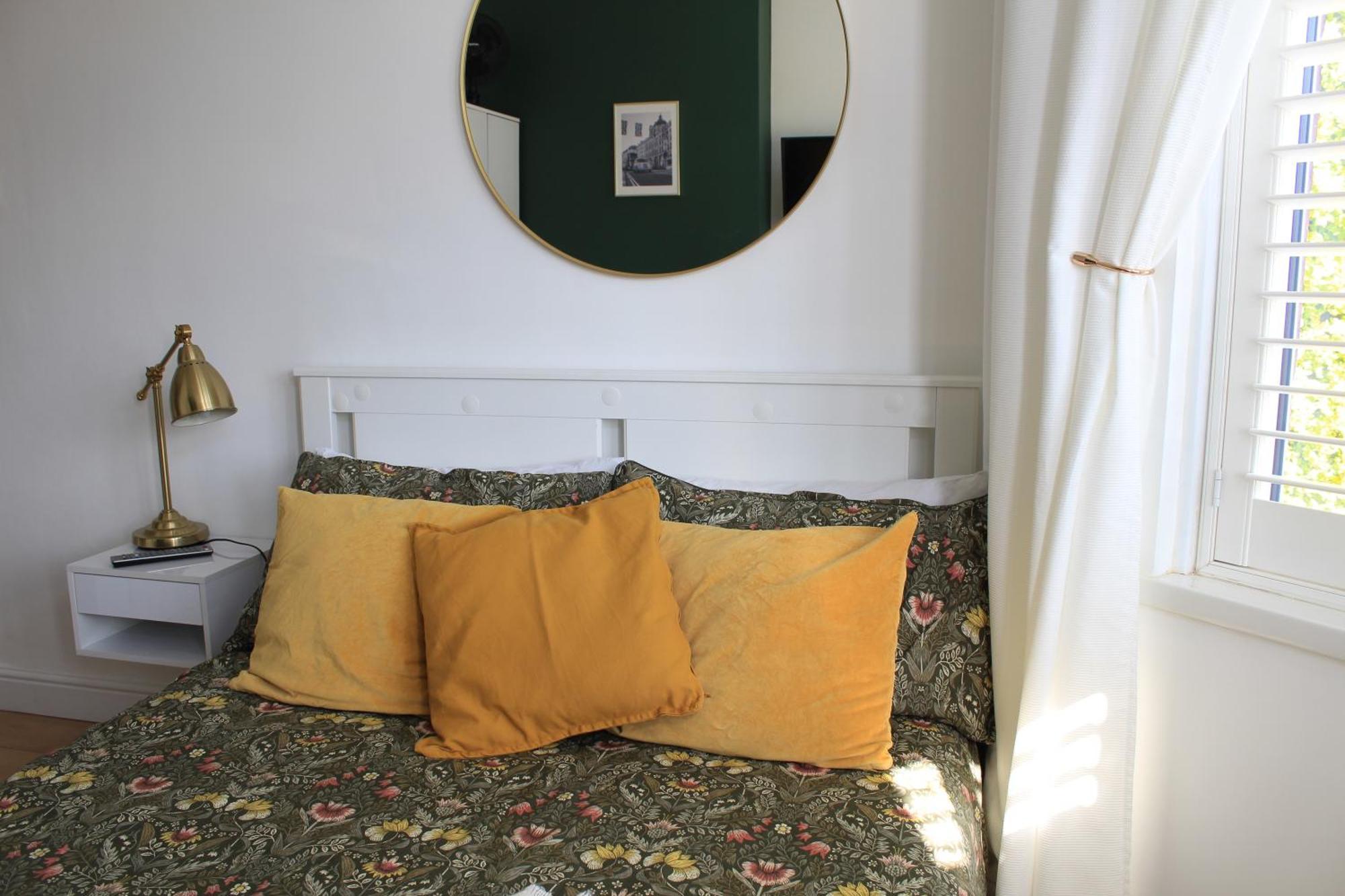 Stylish Ensuite 15 Mins To *